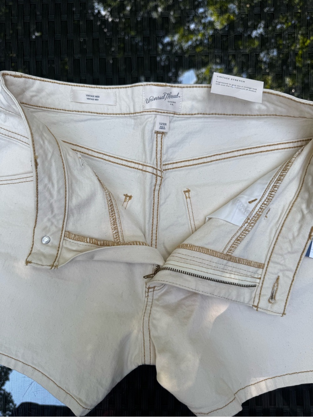 Mid Rise Contrast Stitch Jean Shorts - Picture 4 of 5